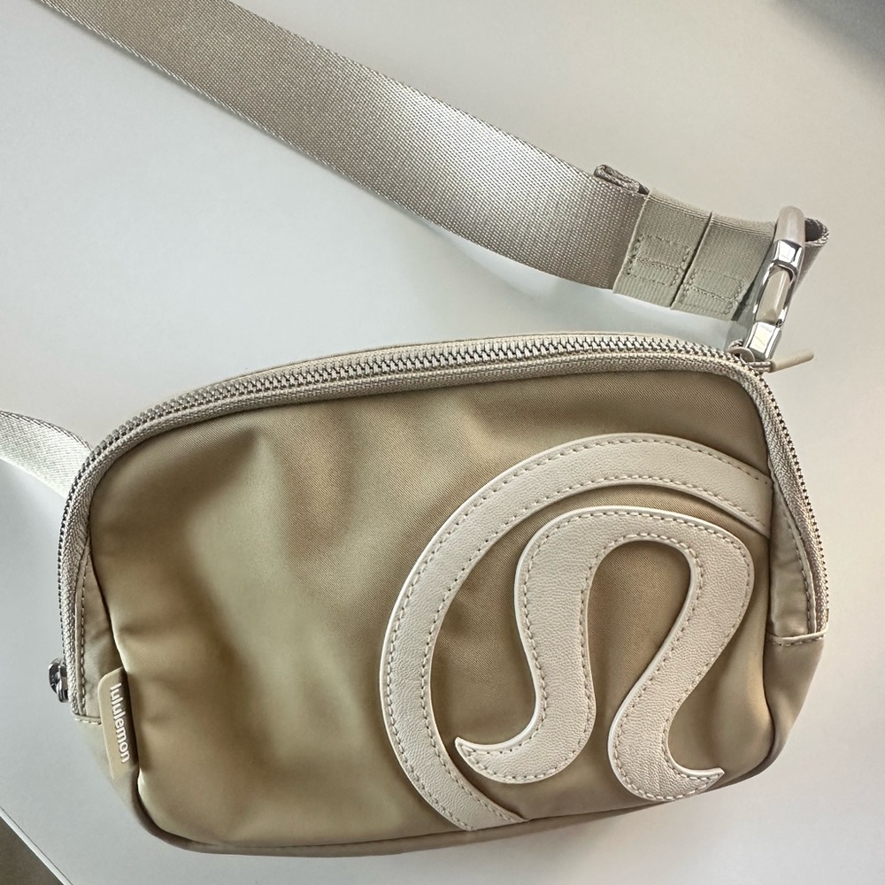 Lululemon Everywhere Belt Bag 1L